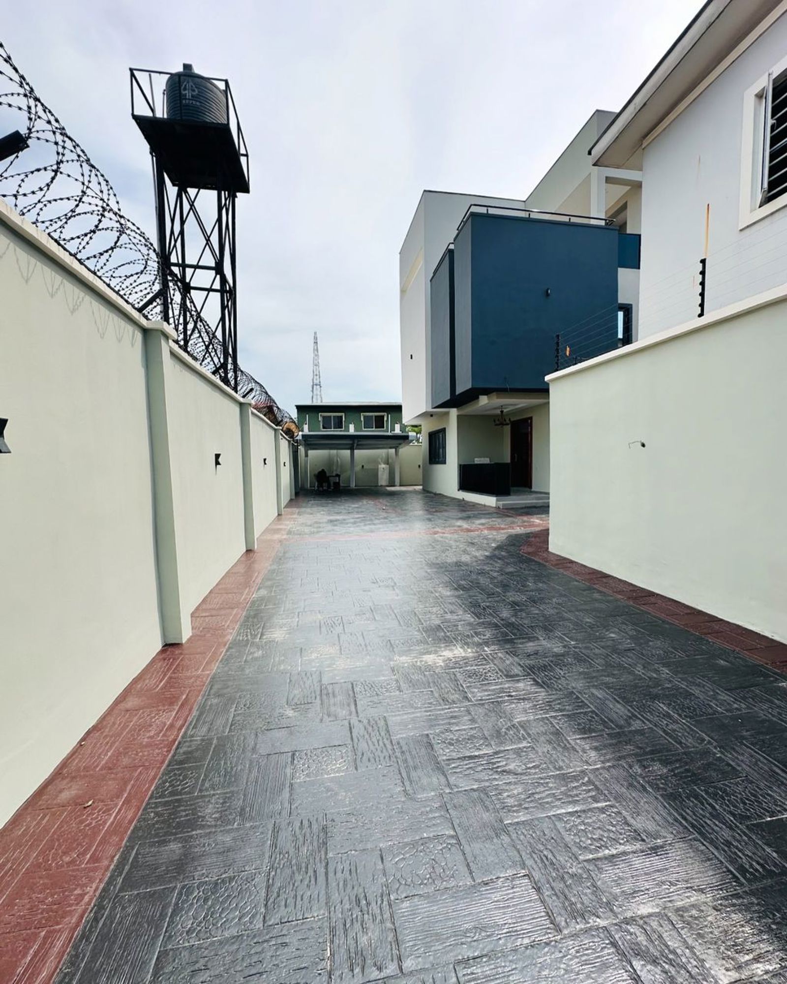 SPACIOUSLY BUILT 5 BEDROOM FULLY DETACHED DUPLEX WITH BQ